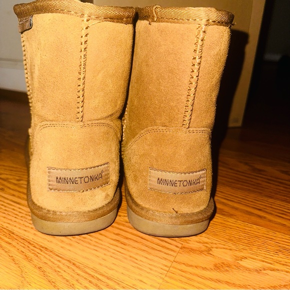 Minnetonka Mini Fur Ankle Winter Boots - Picture 2 of 4